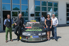 Im Rahmen des alljährlichen Industriemagazin-Autotesttages hat der Filterhersteller dexwet International AG am Dienstag in Teesdorf bei Wien den dexwet Racing Club (DRC) vorgestellt. Der Club soll eine Heimat für interessierte NASCAR-Motorsportfans, Partner und Sponsoren werden. Gemeinsam mit Renauer Motorsport wird dexwet künftig auch Qualifikationstrainings für angehende Autorennfahrer anbieten. Informationen auf www.dexwet.com und racing@dexwet.com Im Bild: DRC-Team. 