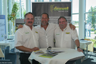 Im Rahmen des alljährlichen Industriemagazin-Autotesttages hat der Filterhersteller dexwet International AG am Dienstag in Teesdorf bei Wien den dexwet Racing Club (DRC) vorgestellt. Der Club soll eine Heimat für interessierte NASCAR-Motorsportfans, Partner und Sponsoren werden. Gemeinsam mit Renauer Motorsport wird dexwet künftig auch Qualifikationstrainings für angehende Autorennfahrer anbieten. Informationen auf www.dexwet.com und racing@dexwet.com Im Bild: DRC-Team mit Sepp Renauer und Erich Peteln.