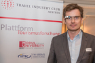 Der Travel Industry Club Austria hat am Mittwoch abend im Wiener Hotel Bristol die neue Plattform Tourismusforschung vorgestellt. Die Initiative soll den Informationsaustausch und die Koordination der österreichischen Forschungslandschaft im Tourismus verbessern. Mit dem Zukunftslabor auf der FERIEN Messe Wien wird ein erstes Zeichen setzt. Im Bild: Evolaris-Forscher Hannes Walter.