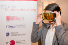 Der Travel Industry Club Austria hat am Mittwoch abend im Wiener Hotel Bristol die neue Plattform Tourismusforschung vorgestellt. Die Initiative soll den Informationsaustausch und die Koordination der österreichischen Forschungslandschaft im Tourismus verbessern. Mit dem Zukunftslabor auf der FERIEN Messe Wien wird ein erstes Zeichen setzt. Im Bild: Daten-Skibrille 