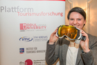 Der Travel Industry Club Austria hat am Mittwoch abend im Wiener Hotel Bristol die neue Plattform Tourismusforschung vorgestellt. Die Initiative soll den Informationsaustausch und die Koordination der österreichischen Forschungslandschaft im Tourismus verbessern. Mit dem Zukunftslabor auf der FERIEN Messe Wien wird ein erstes Zeichen setzt. Im Bild: Daten-Skibrille 