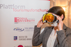 Der Travel Industry Club Austria hat am Mittwoch abend im Wiener Hotel Bristol die neue Plattform Tourismusforschung vorgestellt. Die Initiative soll den Informationsaustausch und die Koordination der österreichischen Forschungslandschaft im Tourismus verbessern. Mit dem Zukunftslabor auf der FERIEN Messe Wien wird ein erstes Zeichen setzt. Im Bild: Daten-Skibrille 
