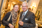 Der Travel Industry Club Austria hat am Mittwoch abend im Wiener Hotel Bristol die neue Plattform Tourismusforschung vorgestellt. Die Initiative soll den Informationsaustausch und die Koordination der österreichischen Forschungslandschaft im Tourismus verbessern. Mit dem Zukunftslabor auf der FERIEN Messe Wien wird ein erstes Zeichen setzt. Im Bild: HSMA-Chef Robert Kutkais mit Ruby Sofie Hotel Managerin Denisa Becker.