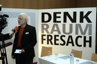 Am 22. Jänner 2015 hat sich der Denk.Raum.Fresach bei einem Pressegespräch in der Alpen-Adria-Universität Klagenfurt der Öffentlichkeit vorgestellt. Der Präsident des Kuratoriums, Hannes Swoboda, informierte über die ersten Maßnahmen, darunter die Veranstaltung der Europäischen Toleranzgespräche am 22. Mai im Bergdorf Fresach. Im Bild: PEN-Club Austria Präsident Helmut A. Niederle.