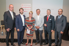 Bei einem stark besetzten Networking-Abend des Travel Industry Club Austria (TIC-A) im Wiener Hotel Le Méridien diskutierten Experten über den Kampf der Reiseveranstalter, Buchungsplattformen und Hotels um den Kunden. Die Zukunft liegt in ausgefeilten Online-Tools und Beratung mit Mehrwert, so das Fazit. Im Bild: TIC-A-Präsident Harald Hafner, Gregoire Landreau von Accor Hotels, Dagmar Lang (Herausgeberin Hotel & Touristik), Walter Krahl von Ruefa Reisen, Wolfgang Lackner von der Europäischen Reiseversicherung und Markus Einfinger, TUI Austria.