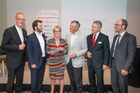 Bei einem stark besetzten Networking-Abend des Travel Industry Club Austria (TIC-A) im Wiener Hotel Le Méridien diskutierten Experten über den Kampf der Reiseveranstalter, Buchungsplattformen und Hotels um den Kunden. Die Zukunft liegt in ausgefeilten Online-Tools und Beratung mit Mehrwert, so das Fazit. Im Bild: TIC-A-Präsident Harald Hafner, Gregoire Landreau von Accor Hotels, Dagmar Lang (Herausgeberin Hotel & Touristik), Walter Krahl von Ruefa Reisen, Wolfgang Lackner von der Europäischen Reiseversicherung und Markus Einfinger, TUI Austria.