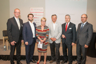 Bei einem stark besetzten Networking-Abend des Travel Industry Club Austria (TIC-A) im Wiener Hotel Le Méridien diskutierten Experten über den Kampf der Reiseveranstalter, Buchungsplattformen und Hotels um den Kunden. Die Zukunft liegt in ausgefeilten Online-Tools und Beratung mit Mehrwert, so das Fazit. Im Bild: TIC-A-Präsident Harald Hafner, Gregoire Landreau von Accor Hotels, Dagmar Lang (Herausgeberin Hotel & Touristik), Walter Krahl von Ruefa Reisen, Wolfgang Lackner von der Europäischen Reiseversicherung und Markus Einfinger, TUI Austria.
