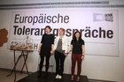 Fotodienst-Album Nr. 2: Nur Gewinner gab es beim Young Poetry Slam im Rahmen der Europäischen Toleranzgespräche in Fresach. PEN-Ciub Austria Präsident Helmuth A. Niederle lobte die hohe Qualität der einzelnen Performances und versprach deren Publikation im PEN-Buch zu den Toleranzgesprächen.