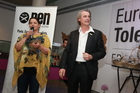 Fotodienst-Album Nr. 2: Nur Gewinner gab es beim Young Poetry Slam im Rahmen der Europäischen Toleranzgespräche in Fresach. PEN-Ciub Austria Präsident Helmuth A. Niederle lobte die hohe Qualität der einzelnen Performances und versprach deren Publikation im PEN-Buch zu den Toleranzgesprächen.