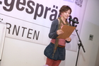 Fotodienst-Album Nr. 2: Nur Gewinner gab es beim Young Poetry Slam im Rahmen der Europäischen Toleranzgespräche in Fresach. PEN-Ciub Austria Präsident Helmuth A. Niederle lobte die hohe Qualität der einzelnen Performances und versprach deren Publikation im PEN-Buch zu den Toleranzgesprächen.