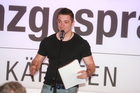 Fotodienst-Album Nr. 2: Nur Gewinner gab es beim Young Poetry Slam im Rahmen der Europäischen Toleranzgespräche in Fresach. PEN-Ciub Austria Präsident Helmuth A. Niederle lobte die hohe Qualität der einzelnen Performances und versprach deren Publikation im PEN-Buch zu den Toleranzgesprächen.