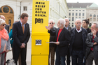 Der Österreischische PEN-Club und die Post AG haben am Donnerstag in Wien eine 