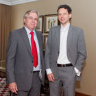 (c) fotodienst / Anna Rauchenberger - Wien, am 05.07.2010 -  Die Umweltkatastrophe nach der Explosion und dem Untergang der Ölplattform 'Deepwater Horizon' vor 10 Wochen schu?rt weltweit Zweifel an der Sicherheit und Umweltverträglichkeit von Offshore-Bohrungen. US-Präsident Barack Obama wollte solche Untersuchungsbohrungen im offenen Meer sogar gänzlich verbieten lassen. In diesem Zusammenhang stellen sich grundsätzliche Fragen, die bei einem Hintergrundgespräch zu beantworten versucht wurden. FOTO v.l.: Dr. Wolfgang Zimmer, Managing Director, ADX Energy Ltd., Dipl.-Ing. Paul Fink, Technischer Direktor, ADX Energy Ltd.