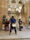 Eine Spendengala für eine Schule samt Ausbildungszentrum im Nationalparkgebiet Ruwenzori (Uganda) fand am 31. Jänner im Naturhistorischen Museum Wien statt.
Im Bild: Stimmungsvolle musikalische Begleitung