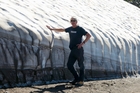 Wiedersehen nach 17 Jahren - pressetext-Tour durchs Land der Arche Noah mit Berg Ararat in der Osttürkei. Im Bild: pressetext-Redakteur Wilfried Seywald vor Gletscherrest.