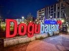 Wiedersehen nach 17 Jahren - pressetext-Tour durchs Land der Arche Noah mit Berg Ararat in der Osttürkei. Im Bild: Nächtliches Innenstadtpanorama von Dogubayazit.