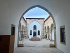 Die antike Hafenstadt Sinope am Schwarzen Meer ist heute nicht nur ein begehrtes Urlaubsziel, sondern auch Hotspot für junge, moderne Kunst. Foto: Blick in den Hof der Pervane Madrasa (Schule) neben der Alaaddin Moschee.
