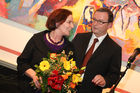 © fotodienst/Katharina Schiffl - Wien 16.11.2009 - Kunst im Parlament: Die Malerin Erika Seywald präsentiert 30 zum Teil großformatigen Arbeiten in Öl und Eitempera. Im Bild: ÖVP-Klubobmann Karlheinz Kopf und die Künstlerin.