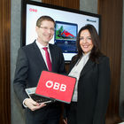  (c) fotodienst/Anna Rauchenberger - Wien, am 13.01.2012 - Heute stellte Microsoft gemeinsam mit den ÖBB ein neues, innovatives Lokführer Informationssystem vor. Das System TIM ist auf modernsten, europäischen Standards. FOTO v.l. Franz Seiser,Vorstandsdirektor ÖBB Holding AG, Petra Jenner, GF Microsoft Österreich: