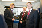  (c) fotodienst/Anna Rauchenberger - Wien, am 13.01.2012 - Heute stellte Microsoft gemeinsam mit den ÖBB ein neues, innovatives Lokführer Informationssystem vor. Das System TIM ist auf modernsten, europäischen Standards. FOTO v.l.  im Cockpit  eines ÖBB Zugs  Christoph Kränkl, Enterprise + Partner Group, Microsoft Österreich, mit einem  ÖBB Zugsführer und dem neuen Lokführer Informationssystem TIM im Hintergrund, Franz Seiser, Vorstandsdirektor ÖBB Holding AG: