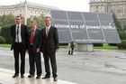 (C) fotodienst/Anna Rauchenberger - Wien 31.08.2006 - Die Zukunft der Photovoltaik - Chancen für Forschung und Wirtschaft in Österreich. FOTO v.l.: Hubert Fechner (arsenal research), Winfried Hoffmann ( Präsident von EPIA - European Photovoltaic Industry Association), Gerhard Fallent (GF Photovoltaic Austria). 