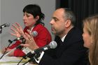 (C) fotodienst/Anna Rauchenberger - Wien 17.02.2006 - Jahrespressekonferenz KUNSTHALLE wien. FOTO v.l.: Sabine Folie (leitende Kuratorin), Gerald Matt (Direktor KUSTHALLE wien).