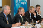 Norbert Lassau (Ressortleiter Wissenschaft von Die Welt), Hans-Jörg Bullinger (Präsident der Frauenhofer-Gesellschaft), Dr. Manfred Fischedick (Vizepräsident Wuppertal Institut für Klima, Umwelt, Energie GmbH) und Dr. Christian Dötsch (Frauenhofer-Institut für Umwelt, Sicherheits- und Energietechnik UMSICHT) auf der Pressekonferenz zum Thema 