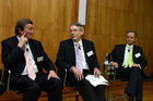 Wirtschaftliche und politische Herausforderungen für Deutschland, Großbritannien und Europa. FOTO: Lord Hugh Dykes, Liberal Democrat Spokesman for Europe in the House of Lords; David Marsh CBE, Chairman, London & Oxford Capital Markets plc; Gerd W. Stürz, Mitglied des Vorstandes und Partner, Ernst & Young AG. (C)Fotodienst/Klaus Henning