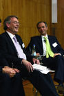 Wirtschaftliche und politische Herausforderungen für Deutschland, Großbritannien und Europa. FOTO: David Marsh CBE, Chairman, London & Oxford Capital Markets plc; Gerd W. Stürz, Mitglied des Vorstandes und Partner, Ernst & Young AG. (C)Fotodienst/Klaus Henning