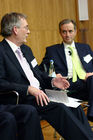 Wirtschaftliche und politische Herausforderungen für Deutschland, Großbritannien und Europa. FOTO: David Marsh CBE, Chairman, London & Oxford Capital Markets plc; Gerd W. Stürz, Mitglied des Vorstandes und Partner, Ernst & Young AG. (C)Fotodienst/Klaus Henning