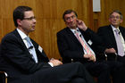 Wirtschaftliche und politische Herausforderungen für Deutschland, Großbritannien und Europa. FOTO: Markus Beumer, Mitglied des Vorstandes Commerzbank AG; Lord Hugh Dykes, Liberal Democrat Spokesman for Europe in the House of Lords; David Marsh CBE, Chairman, London & Oxford Capital Markets plc. (C)Fotodienst/Klaus Henning