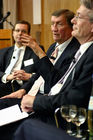 Wirtschaftliche und politische Herausforderungen für Deutschland, Großbritannien und Europa. FOTO: Markus Beumer, Mitglied des Vorstandes Commerzbank AG; Lord Hugh Dykes, Liberal Democrat Spokesman for Europe in the House of Lords; David Marsh CBE, Chairman, London & Oxford Capital Markets plc. (C)Fotodienst/Klaus Henning