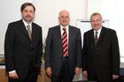 (C) fotodienst/Anna Rauchenberger - Wien 21.03.2007  -  CA IMMO International AG präsentiert die Zahlen eines starken Geschäftsjahres 2006. FOTO: Dr. Bruno Ettenauer (Vorstandsvorsitzender), Mag. Wolfhard Fromwald (Mitglied des Vorstandes), DKFM. Gerhard Nidetzky (Stv. Vorsitzender des Aufsichtsrates).
