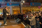 Die Starmainia Finalisten in der Shopping City Seiersberg!
Die jungen Stars liesen die aufgeregten Teens rund eine halbe Stunde auf ihren Auftritt warten. Dann gab es jedoch eine tolle Vorstellung für die zahlreich erschienenen Fans mit anschließender Autogrammstunde.