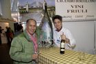 Ferienmesse 2007 im MessezentrumCiccio Ikache - Osteria da Ciccio' mit Lieblingswinzerin Clara Bortolussu aus Carlino/Friaulwww.siebinger.com                            