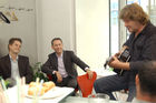 Musik tanken im Klangmuseum. Foto v.li.:  Uwe Hofer (Managing Partner - Exozet interact); Simon K.Posch (Direktor, Geschäftsführer - Haus der Musik); Heli Deinböck (Wiener Songwriter; Kabarettist)                               