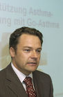 Avalis Telemedicine AG stellt mit 'Go-Asthma'-System Weltneuheit vor. Bild: Dr. Eberhard Scheuer, Medical Director, Avalis Telemedicine AG