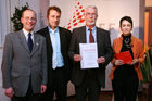 (C) fotodienst/Anna Rauchenberger - Wien, 04.12.2008 - Austrian Research Promotion Agency (FFG): 'Austrian Champions in European Research'. FOTO: Sektionschef Mag. Friedrich Faulhammer (BMWF) und DI Dr. Sabine Herlitschka (Bereichsleiterin, FFG Europäische und Internationale Programme) gratulieren den 'Austrian Champions in European Research'