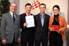 (C) fotodienst/Anna Rauchenberger - Wien, 04.12.2008 - Austrian Research Promotion Agency (FFG): 'Austrian Champions in European Research'. FOTO: Sektionschef Mag. Friedrich Faulhammer (BMWF) und DI Dr. Sabine Herlitschka (Bereichsleiterin, FFG Europäische und Internationale Programme) gratulieren den 'Austrian Champions in European Research'