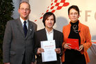 (C) fotodienst/Anna Rauchenberger - Wien, 04.12.2008 - Austrian Research Promotion Agency (FFG): 'Austrian Champions in European Research'. FOTO: Sektionschef Mag. Friedrich Faulhammer (BMWF) und DI Dr. Sabine Herlitschka (Bereichsleiterin, FFG Europäische und Internationale Programme) gratulieren den 'Austrian Champions in European Research'