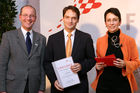 (C) fotodienst/Anna Rauchenberger - Wien, 04.12.2008 - Austrian Research Promotion Agency (FFG): 'Austrian Champions in European Research'. FOTO: Sektionschef Mag. Friedrich Faulhammer (BMWF) und DI Dr. Sabine Herlitschka (Bereichsleiterin, FFG Europäische und Internationale Programme) gratulieren den 'Austrian Champions in European Research'