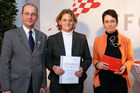 (C) fotodienst/Anna Rauchenberger - Wien, 04.12.2008 - Austrian Research Promotion Agency (FFG): 'Austrian Champions in European Research'. FOTO: Sektionschef Mag. Friedrich Faulhammer (BMWF) und DI Dr. Sabine Herlitschka (Bereichsleiterin, FFG Europäische und Internationale Programme) gratulieren den 'Austrian Champions in European Research'