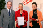 (C) fotodienst/Anna Rauchenberger - Wien, 04.12.2008 - Austrian Research Promotion Agency (FFG): 'Austrian Champions in European Research'. FOTO: Sektionschef Mag. Friedrich Faulhammer (BMWF) und DI Dr. Sabine Herlitschka (Bereichsleiterin, FFG Europäische und Internationale Programme) gratulieren den 'Austrian Champions in European Research'