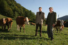 (C) Fotodienst/Anna Rauchenberger - Winzendorf - Genuss Profi Schneebergland Jungrind: Josef Schmutzer, Chef des Gasthaus Schmutzer in Winzendorf, setzt auf regionales Fleisch und Produkte aus der Umgebung. In der Küche schwingt Gattin Ute Schmutzer den Kochlöffel und verkocht dabei ausschließlich Rindfleisch aus der Region - beispielsweise von Franz Garber, einem Bio-Bauern aus Waldegg.