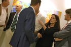 Der Malerin Erika Seywald aus Wien ist die neueste Präsentation der Galerie Königsblau in Stuttgart im Königsbau gewidmet. Unser Bild zeigt sie (zweite von rechts) bei der Vernissage im Gespräch mit Gästen.