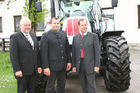 v.l. CNH Österreich Gebietsproduktleiter Josef Knapp, Geschäftsführer Maschinenring Osttirol Gumpitsch Johann und Landwirtschaftsminister Josef Pröll