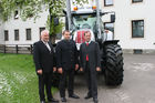 v.l. CNH Österreich Gebietsproduktleiter Josef Knapp, Geschäftsführer Maschinenring Osttirol Gumpitsch Johann und Landwirtschaftsminister Josef Pröll
