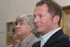 Zahlreich erschienen Prominenz und VIPs zum traditionellen WIHAST-Treffen, zu welchem Mag. Peter Weinhäupl, GF des Leopoldmuseums lud. Bild: Mag. Peter Weinhäupl (GF des Leopoldmuseums im MQ ganz rechts) und Gäste. Fotografin: Anna Rauchenberger