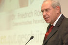 Dr. Friedrich Rödler (Präsident des Österreichischen Patentamtes);Innovationen brauchen entsrechenden Rechtsschutz,um wirtschaftlichen Erfolg zu sichern. Rechtzeitige und umfassendeInformation über Patent-, Marken- und Musterschutz bringt Unternehmenentscheidende Wettbewerbsvorteile und hilft Kosten sparen.Der Informationstag 