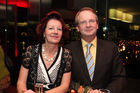 Im Bild: Oberbanker Wolfgang Krejci mit Frau. Die PR-Consulter Temmel, Seywald & Partner haben Dienstag abend in der Businesslounge k47 in Wien ihr 20jähriges Bestehen gefeiert. Unter den Gratulanten waren zahlreiche Vertreter und Kunden aus Politik, Wirtschaft und Medien, allen voran Ex-Europastaatssekretär Peter Jankowitsch, BEKO-Vorstandschef Peter Kotauczek, Triconsult-Geschäftsführer Felix Josef, Report-Herausgeber Alfons Flatscher, ORF-Kulturchef Martin Traxl und der Geschäftsführer des Österreichischen Wirtschaftsverlags, Thomas Zembacher. Agenturgründer Wilfried Seywald verglich die Arbeit in der Kommunikationsbranche in seiner Begrüßungsrede mit Höchstleistungen im Spitzensport.